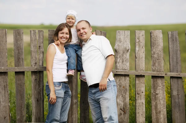 Moeder en vader met kind — Stockfoto