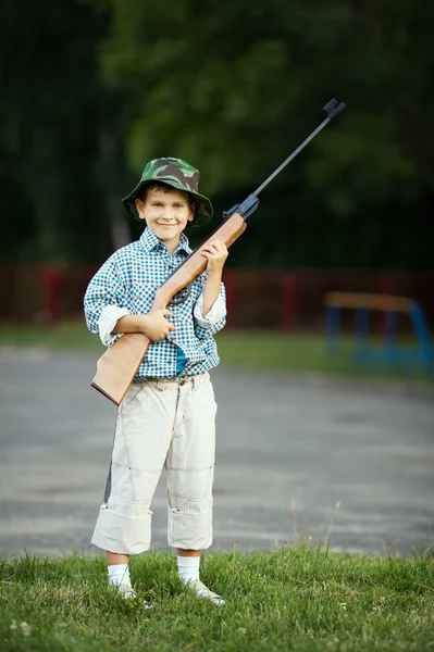Little boy with airgun — Stock Photo, Image