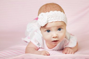 şirin mutlu bebek portre