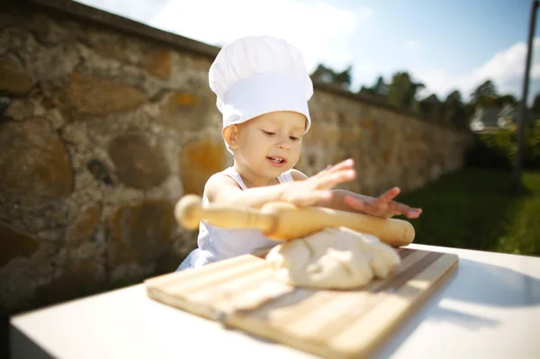 Lindo niño con sombrero de chef —  Fotos de Stock