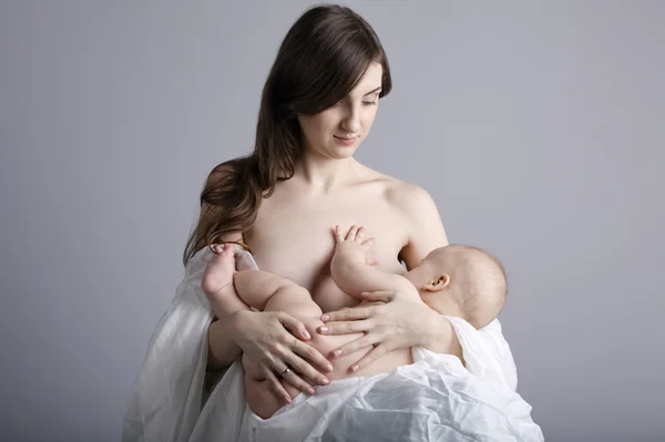 Mother breast feeding her infant — Stock Photo, Image