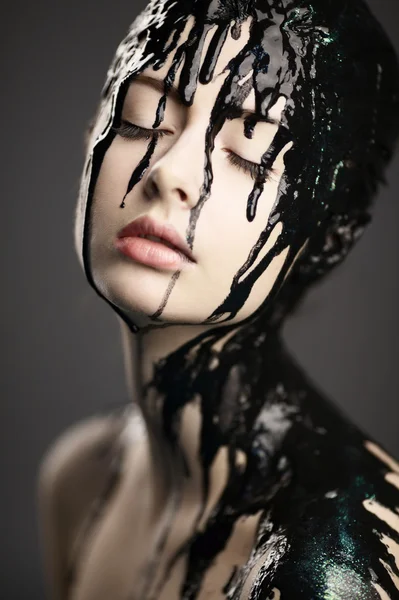 Krásná dívka s tekoucí obličej — Stock fotografie