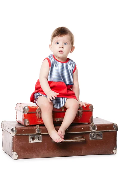 Дитина з валізою ізольована на білому — стокове фото