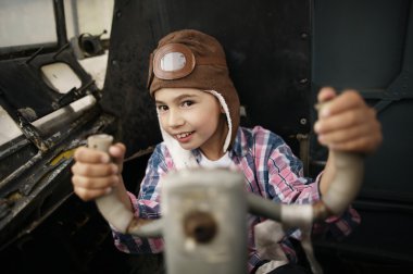 küçük çocuk pilot olmayı hayal