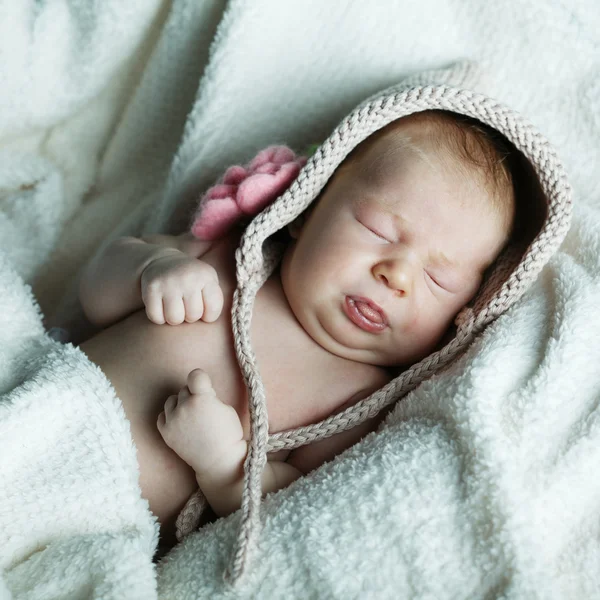 Lite rolig sleepeng baby — Stockfoto