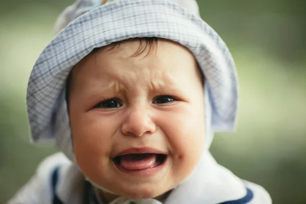 Retrato de pequeno menino gritando — Fotografia de Stock