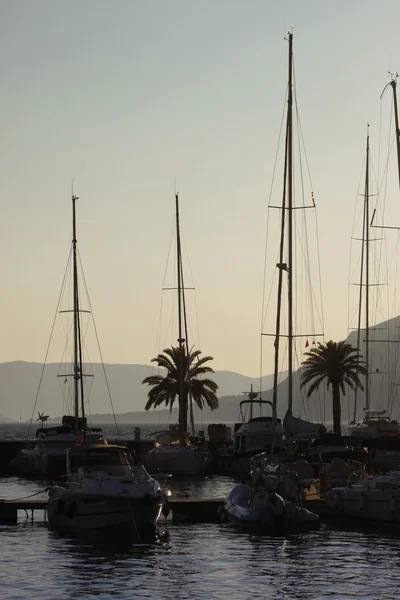 Yachthafen bei Sonnenuntergang — Stockfoto
