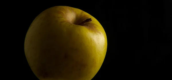 Manzana oscura —  Fotos de Stock