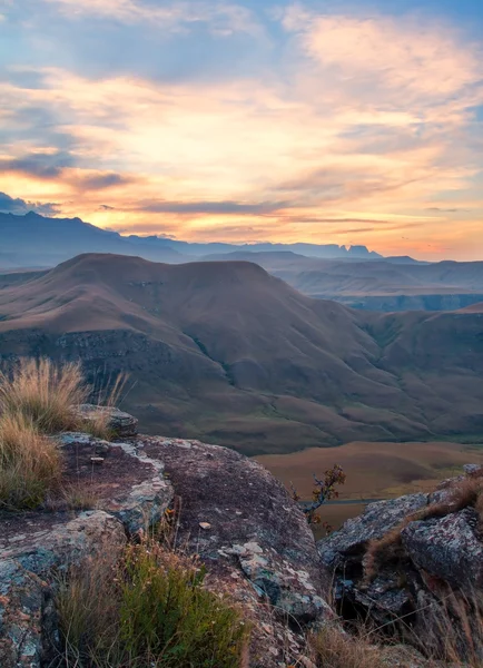 Quiet sunset over mountains — Stock Photo, Image