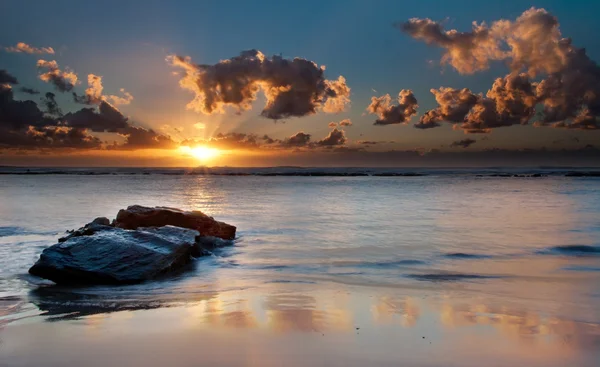 Sunrise over the sea with the sun — Stock Photo, Image