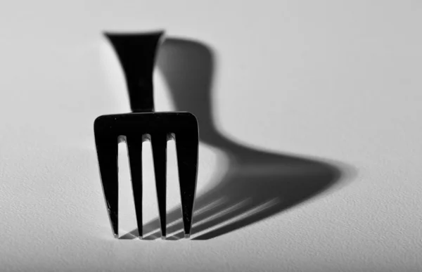 Fourchette sur surface blanche — Photo