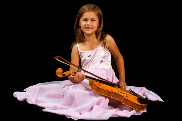 Chica sosteniendo violín en vestido rosa — Foto de Stock