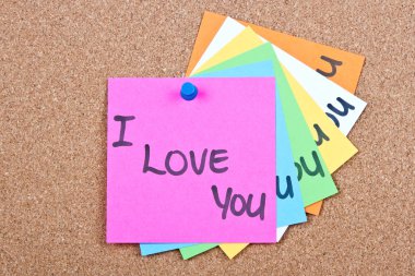 ahşap kolaj üzerinde not göndermek