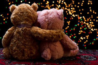oturan iki teddie ayı bokeh arka planda tutan