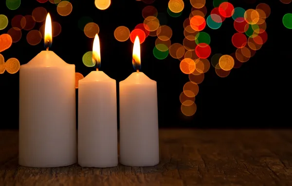 Fecho da luz da vela com bokeh três branco — Fotografia de Stock