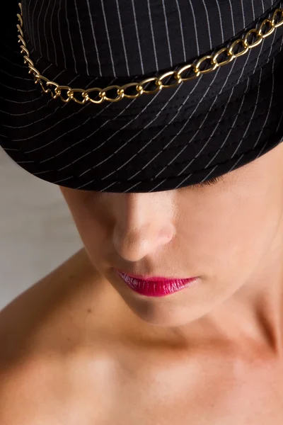 Artistieke conversie vrouw met hoed — Stockfoto