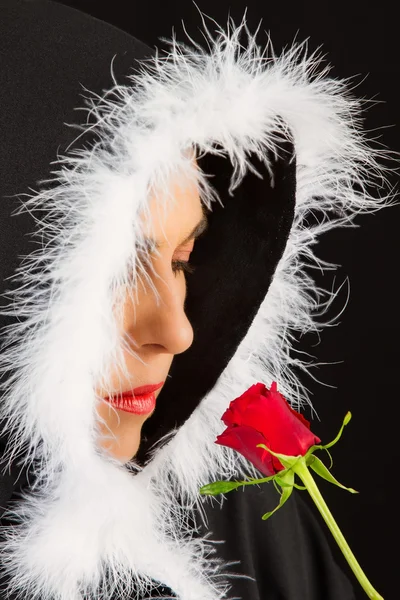 Retrato de mulher triste em capa preta e rosa conversão artística — Fotografia de Stock