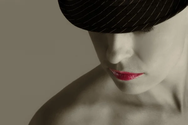 Conversion artistique femme avec chapeau — Photo