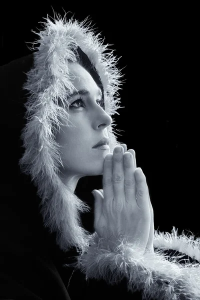 Retrato de mulher triste em capa preta prayinge conversão artística — Fotografia de Stock