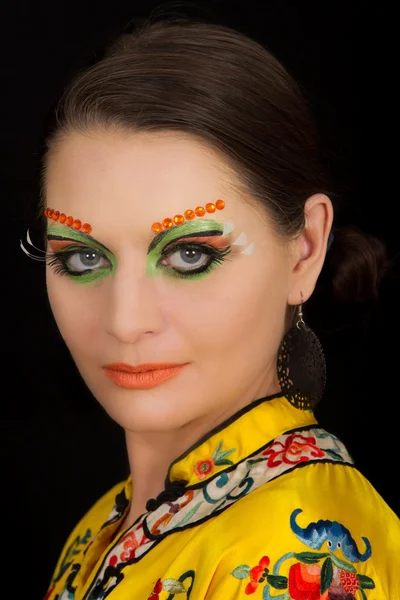 Precioso retrato de mujer rubia con maquillaje creativo — Foto de Stock