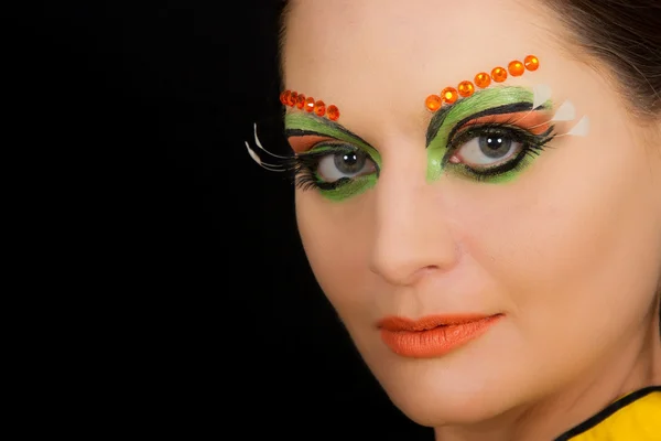 Mooie brunette vrouw portret met creatieve make-up — Stockfoto