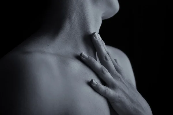 身体花葶的女人的脖子和手情感艺术性的转换 — 图库照片