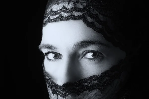 Moyen-Orient portrait de femme regardant triste avec hijab artistique co — Photo