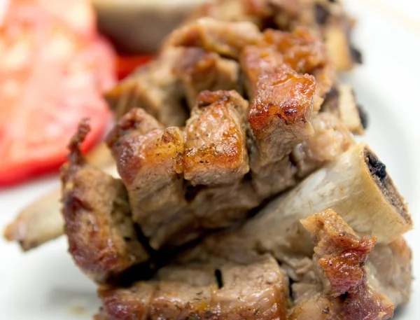 Grilované maso se salátem — Stock fotografie