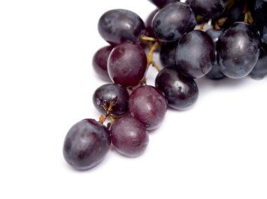 Beyaz arkaplanda üzümler