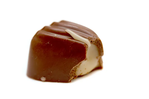 Caramelos de chocolate aislados sobre fondo blanco — Foto de Stock