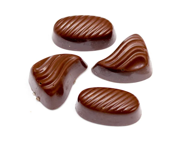 Caramelos de chocolate aislados sobre fondo blanco — Foto de Stock