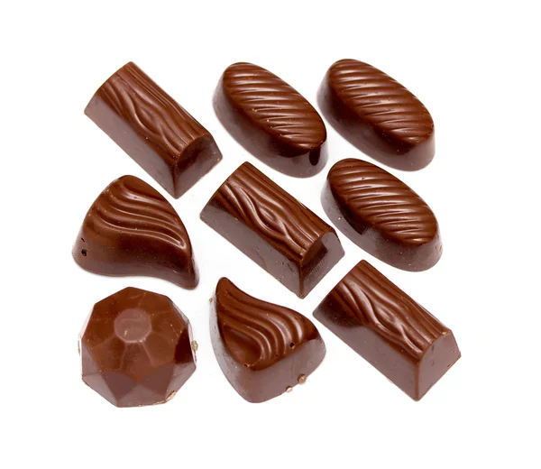 Bonbons au chocolat isolés sur fond blanc — Photo