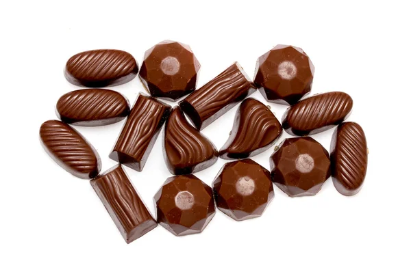 Czekoladowe cukierki izolowane na białym tle — Zdjęcie stockowe