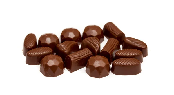 Bonbons au chocolat isolés sur fond blanc — Photo