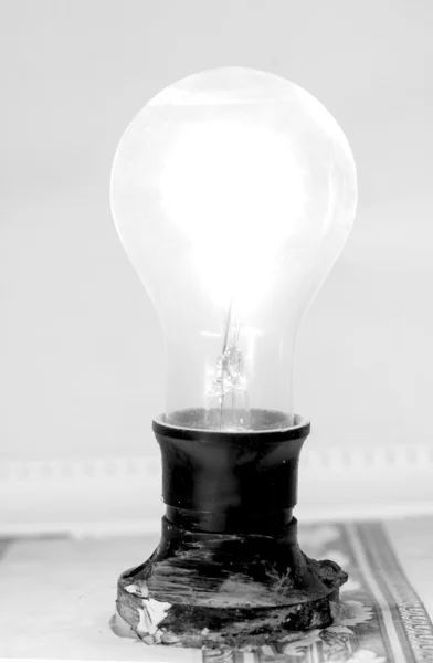 Lampa svart och vit bakgrund — Stockfoto