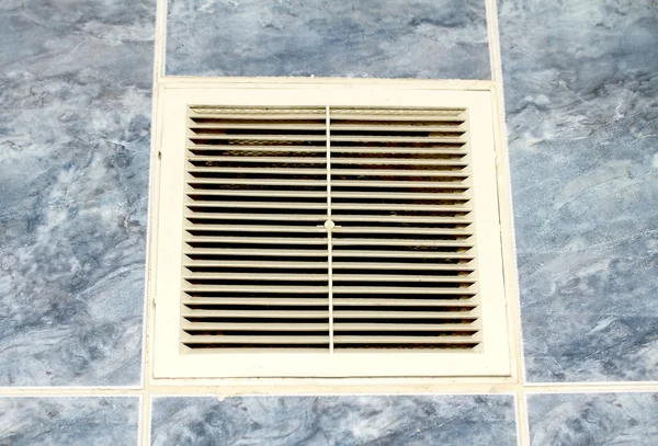 Ventilación en el baño — Foto de Stock