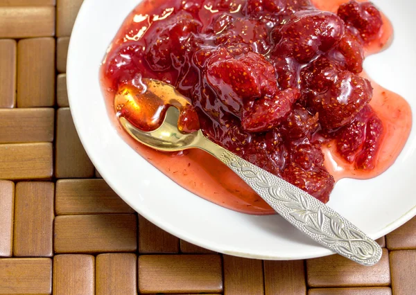Plate with strawberry jam — Stock Photo, Image