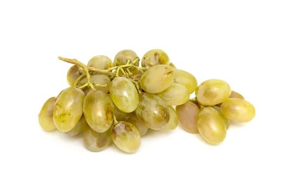 Куча спелого винограда на белом фоне — стоковое фото