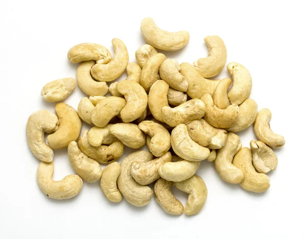 Cashewnüsse auf weißem Hintergrund — Stockfoto