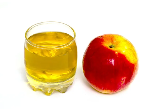 Äppeljuice på vit bakgrund — Stockfoto