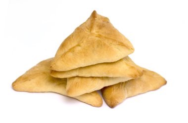 Beyaz bir arka plan üzerinde pişmiş kek