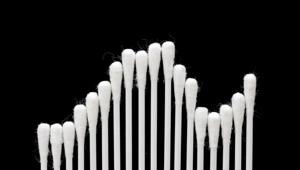 Cotton sticks izolované na černém pozadí — Stock fotografie