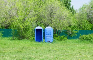 parkta tuvalet kabinleri