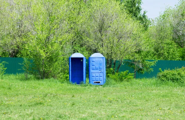 Toilet cabins in the park — Stock Photo, Image