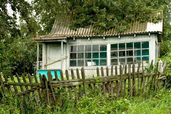 Venkovský dům a zahrada — Stock fotografie