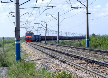 demiryolu ile yük treni