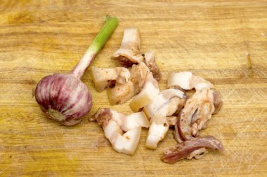 tuzlu taze domuz yağı (salo)