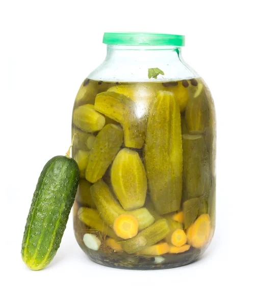 玻璃罐与黄瓜 — 图库照片