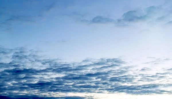 Nubes esponjosas — Foto de Stock