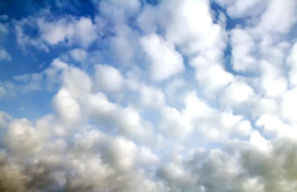 Nuvole morbide — Foto Stock